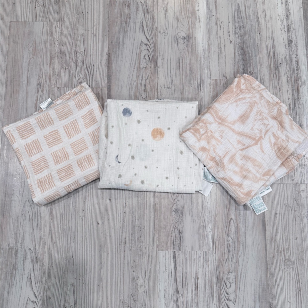 aden + anais Cotton Baby Swaddle Set of 3  - Cream and White